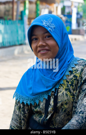 Teenage fille musulmane sur Gili Trawangan sur l'île de Lombok en Indonésie Banque D'Images