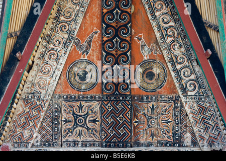 Décoration sur un Tongkonan Accueil lors d'une cérémonie funéraire à Tallunglipu Village de Tana Toraja de Sulawesi en Indonésie Banque D'Images