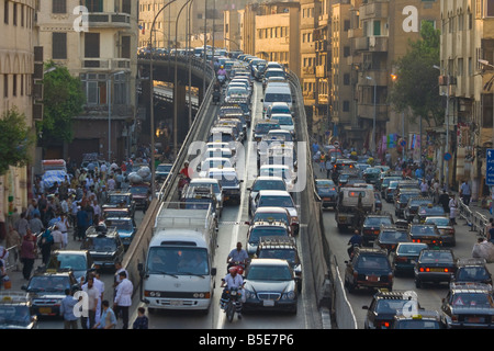 Le trafic lourd au Caire Egypte Banque D'Images