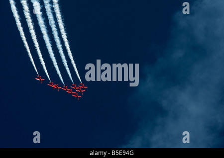 Des flèches rouges l'équipe de démonstration de l'air de la RAF Banque D'Images