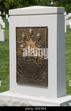 Mémorial à l'équipage de la navette spatiale Challenger, le Cimetière National d'Arlington, Arlington, Virginia, USA, Amérique du Nord Banque D'Images