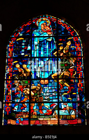 Vitrail commémorant la libération par 82nd Airborne Division sur D-Day, Sainte-Mère-Eglise, Normandie, France Banque D'Images