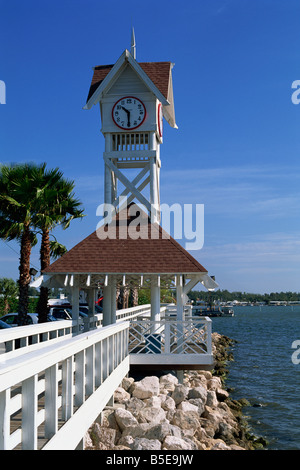 La jetée et de l'horloge, Bradenton Beach, Anna Maria Island, Floride, USA, Amérique du Nord Banque D'Images