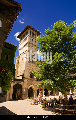 La cité médiévale maison des Consuls des capacités dans la place de la ville St Antonin Noble Val, Tarn et Garonne, France Europe Banque D'Images