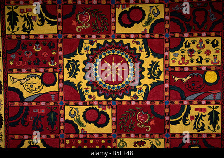 Tapis brodés, Musée d'arts décoratifs et appliqués, Tachkent, Ouzbékistan, l'Asie centrale Banque D'Images