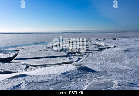 Banquise sur golfe de Finlande (partie de la mer Baltique) en février Banque D'Images