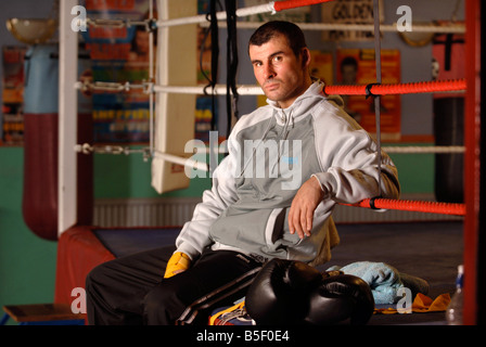 Le champion de boxe POIDS MOYEN SUPER JOE CALZAGHE APRÈS LA FORMATION À SON SPORT DE ABERCARN GALLES DU SUD Banque D'Images