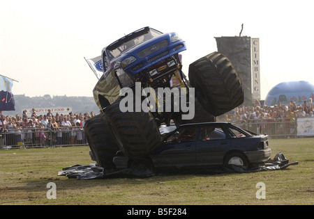 Le monster truck Big Foot divertit la foule au Nord Est de l'Angleterre Motorshow tenue à Herrington Park 07 08 05 Banque D'Images