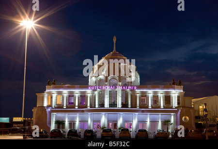 Le Royal Pier bâtiment maintenant un restaurant thaïlandais donne sur l'eau de Southampton SOUTHAMPTON Hampshire Angleterre Banque D'Images