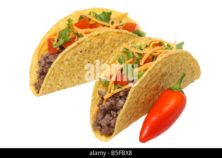 Tacos et découpe de poivron rouge sur fond blanc Banque D'Images