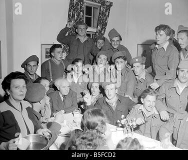 David Ben Gourion fondateur de l'Israël moderne avec jeune armée israélienne Circa 1947 Banque D'Images