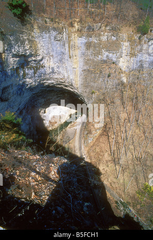 Tunnel naturel State Park près de Gate City, VA, dans les monts Allegheny de Virginie occidentale, en hiver ; montrant le tunnel ferroviaire et la bouche Banque D'Images