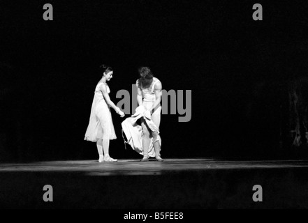 Une séance de photos pour la nouvelle Roland Petit ballet, 'Pelleas et Melisande' pour Margot Fonteyn et Rudolf Noureev à la Royal Opera House Banque D'Images