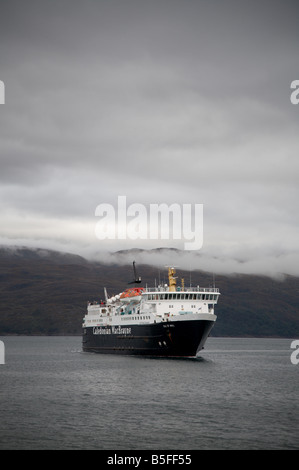 Caledonian MacBrayne CalMac roll on roll off voiture roro passenger ferry l'île de Mull An t-Eilean Muileach dans le Sound of Mull Banque D'Images