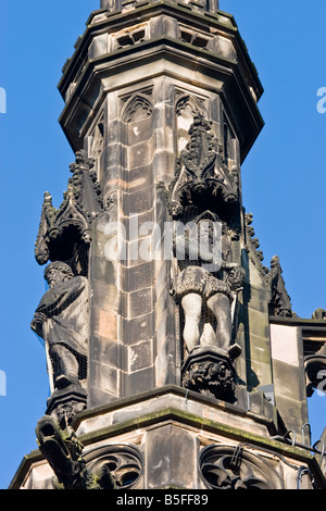 Le grès Scott Monument est un monument de style gothique auteur écossais Sir Walter Scott. Il se trouve dans les jardins de Princes Street à Edimbourg. Banque D'Images