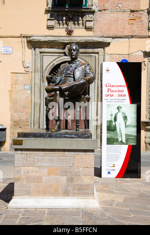 Giacomo Puccini statue, Piazza Cittadella, Lucca, Toscane, Italie Banque D'Images