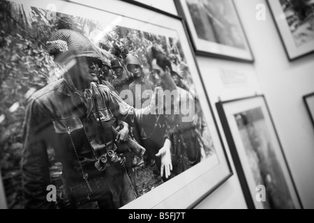 Exposition de photographies à la musée des débris de guerre Ho Chi Minh city Vietnam Banque D'Images