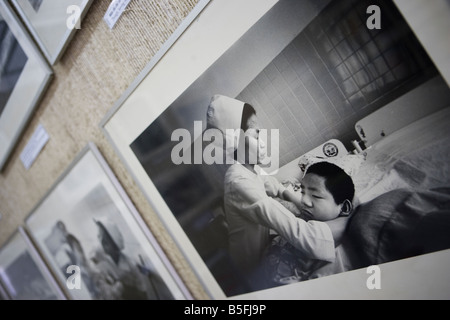 Exposition de photographies à la musée des débris de guerre Ho Chi Minh city Vietnam Banque D'Images