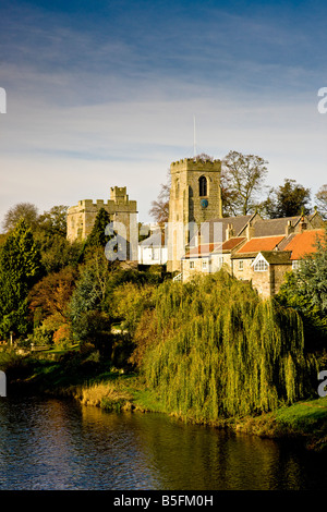 L'Église et la Tour de Marmion Tanfield Yorkshire du Nord Ouest Banque D'Images