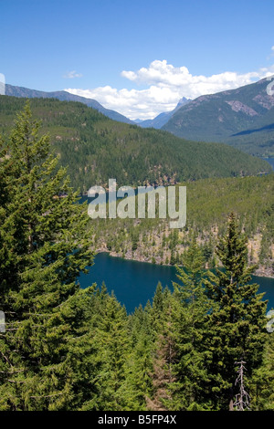 Ross Lake dans le Nord de la chaîne des Cascades Washington Banque D'Images