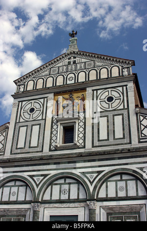 Façade de la Basilique de San Miniato al Monte, Florence, Italie Banque D'Images