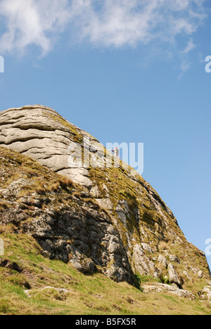 Hay Tor Rock s'élevant très haut dans le Dartmoor, dans le Devon, Angleterre. Banque D'Images