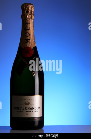 Une bouteille de Moët et Chandon champagne Banque D'Images