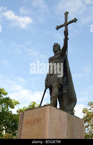 Monument à la mémoire de Pelagius au nord-ouest de l'Espagne Asturies Covadonga Banque D'Images