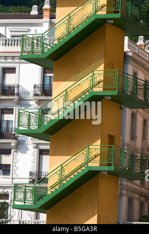 Escaliers sur pont de La Salve situé dans le deuxième arrondissement de la ville de Uribarri Bilbao BISCAYE Pays Basque nord de l'Espagne Banque D'Images