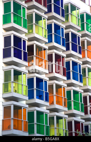 Verre de couleur fenêtres de l'hôtel Hesperia Bilbao dans le vieux quartier de la ville de Bilbao BISCAYE Espagne Banque D'Images