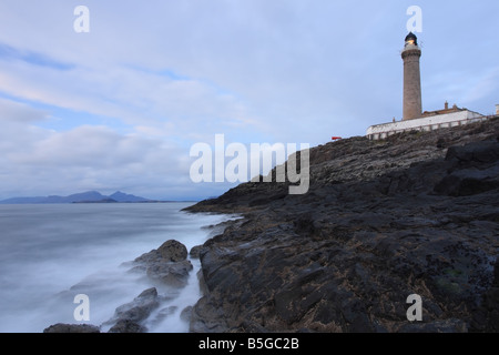 38 Lighthouse et le littoral à la tombée de la Ardnarmurchan Point Scotland UK Banque D'Images