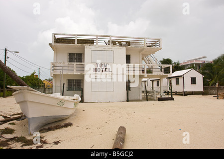 CAYE CAULKER BELIZE Tom's Hotel On Beach Banque D'Images