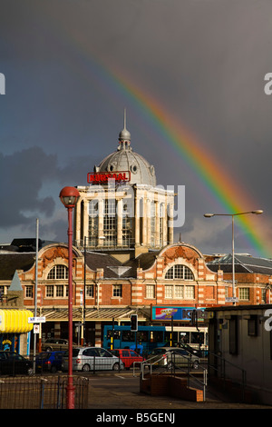 Southend on Sea avec un arc-en-ciel au-dessus Banque D'Images