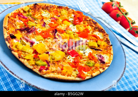 Des pizza végétarienne avec des poivrons doux Banque D'Images