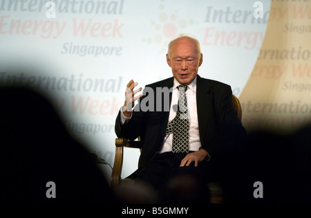 Singapores ancien premier ministre Lee Kuan Yew fournit la première Conférence internationale de l'énergie de Singapour durant la Semaine de l'énergie Banque D'Images