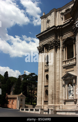 Mur de la Basilique St Pierre, Piazza Santa Marta, Cité du Vatican Banque D'Images