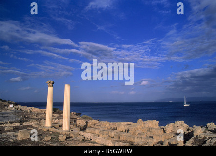 Ruines romaines de punique ville fondée par les Phéniciens en 730 av. J.-C. à Tharros, sur la côte de la péninsule de Sinis, Sardaigne, Italie Banque D'Images