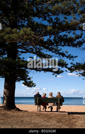Les personnes âgées bénéficiant d'avis Palm Beach Sydney New South Wales Australie Banque D'Images