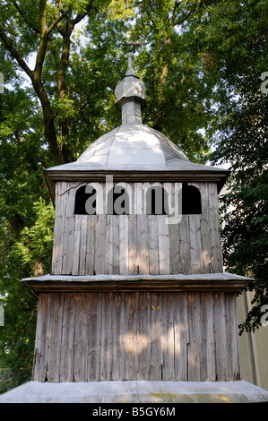 En bois ancien beffroi (b. 1890) dans Szczepiatyn, Bielsko-Biała County, Lublin Voivodeship, Pologne Banque D'Images