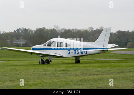 Piper PA 28 Archer II G Cherokee 181 BXWO Aérodrome Redhill Surrey petit avion avion avion Banque D'Images