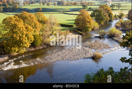 Vue sur Rivière Lune d'herbage et arbres Banque D'Images