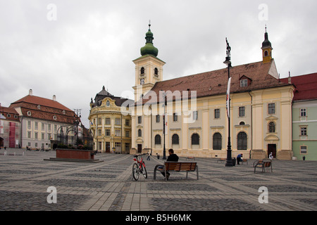 Église catholique romaine, Piata Mare, Grand Carré, Sibiu, Transylvanie, Roumanie Banque D'Images