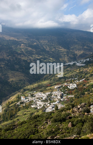 Villages Andalous blanchis de Bubion bas et Capileira dans la Sierra Nevada Alpujarra Espagne Banque D'Images
