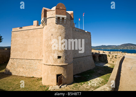 Le donjon de la citadelle de Saint-Tropez sur la Cote d'Azur / Provence / Sud de la France Banque D'Images