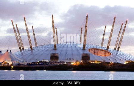 Opinions de l'O2 Arena à l'aube depuis sur la péninsule de Greenwich Tamise Londres Banque D'Images