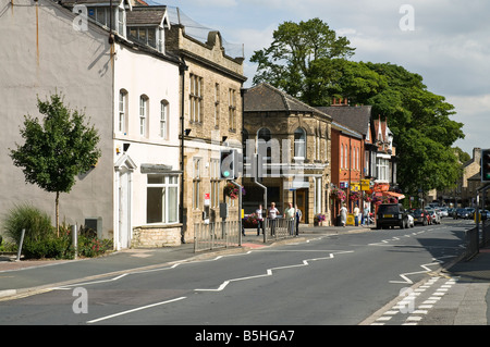 Dh BOSTON SPA WEST YORKSHIRE Village high street Banque D'Images