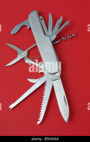 Copie chinoise d'un couteau suisse en acier inoxydable Banque D'Images