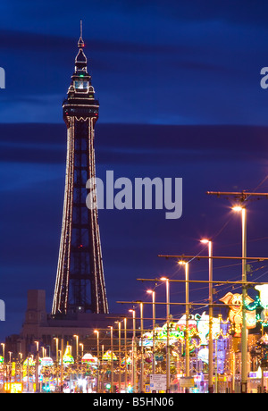 La tour de Blackpool et les illuminations, Blackpool, Lancashire, Angleterre, Royaume-Uni. Banque D'Images