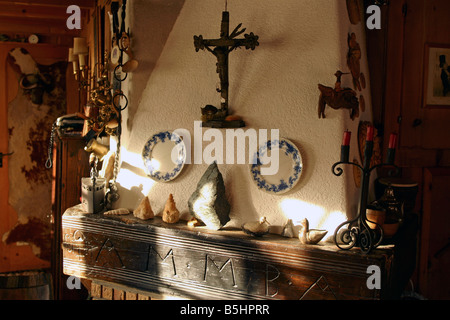 Suisse valais val d'Anniviers st luc une ancienne cheminée d'ornements Banque D'Images