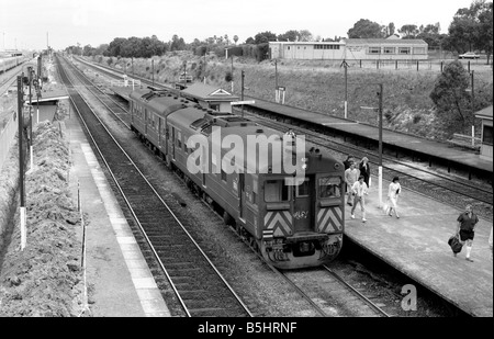 Poule rouge wagon train est arrivé à la station de Keswick, Adélaïde, Australie du Sud 1987 Banque D'Images